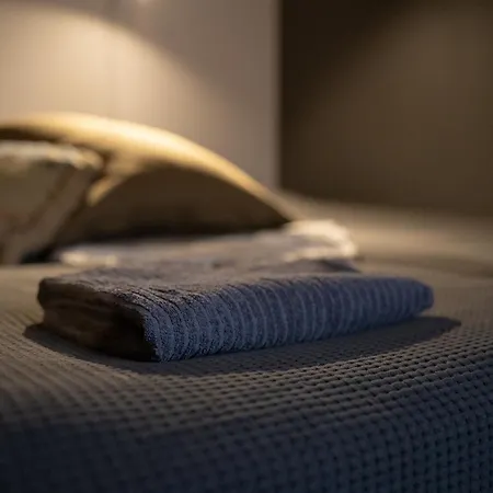 Ainola Arctic Hillside Apartment *