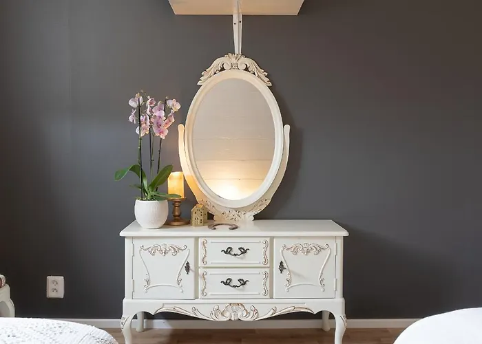 Ainola Arctic Hillside